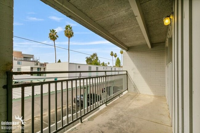 Building Photo - Beautifully Renovated 2Bdm 2Ba Apartment in Phoenix - MI Special