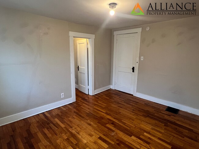 Building Photo - Charming 3 Bed  w/ Bonus Room Home ~ Great Location!