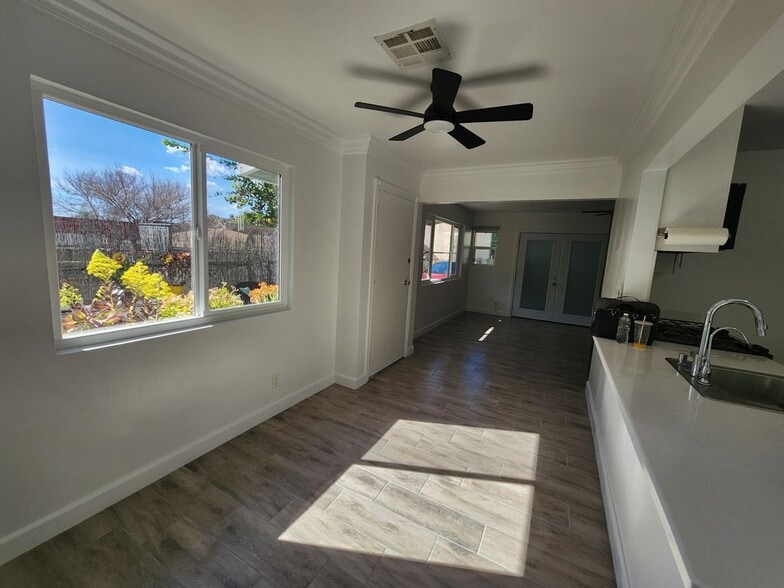 Building Photo - 2910 Lincoln Park Ave