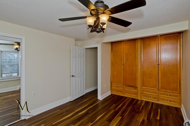 Building Photo - Single-Level Living! 3 Bed Ranch with Mode...