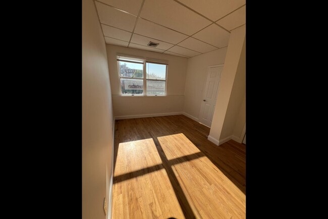 Building Photo - 308 Maple Ave