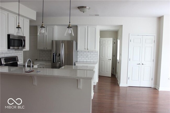 Building Photo - 6255 Canterbury Dr