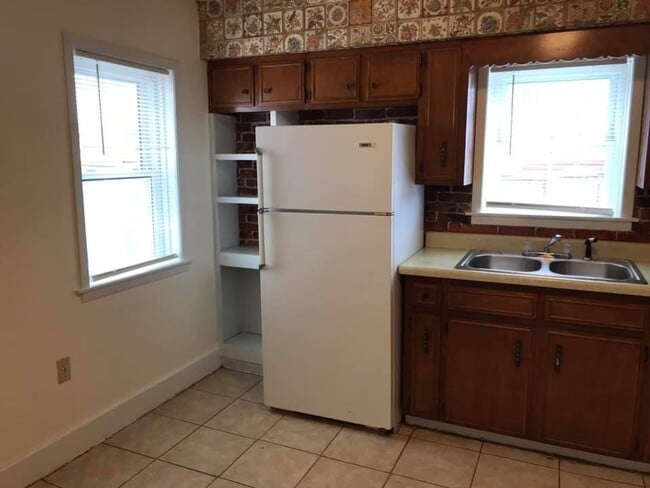 Building Photo - 2 Bedroom House for Rent