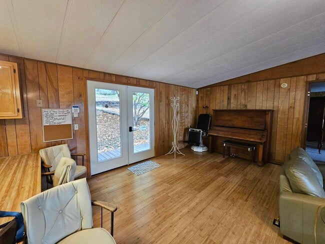 Building Photo - 31468 W Kings Point Rd