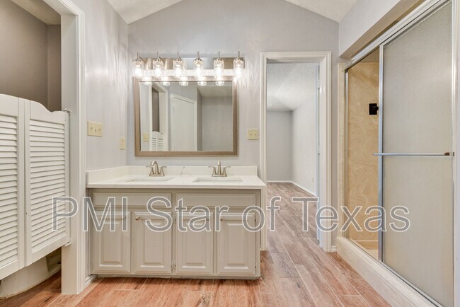 Building Photo - 2801 Hickory Bend Dr