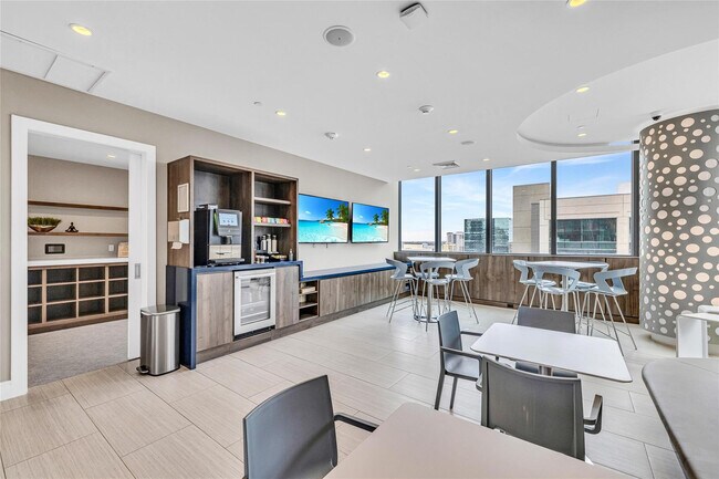 Building Photo - 100 E Las Olas Blvd