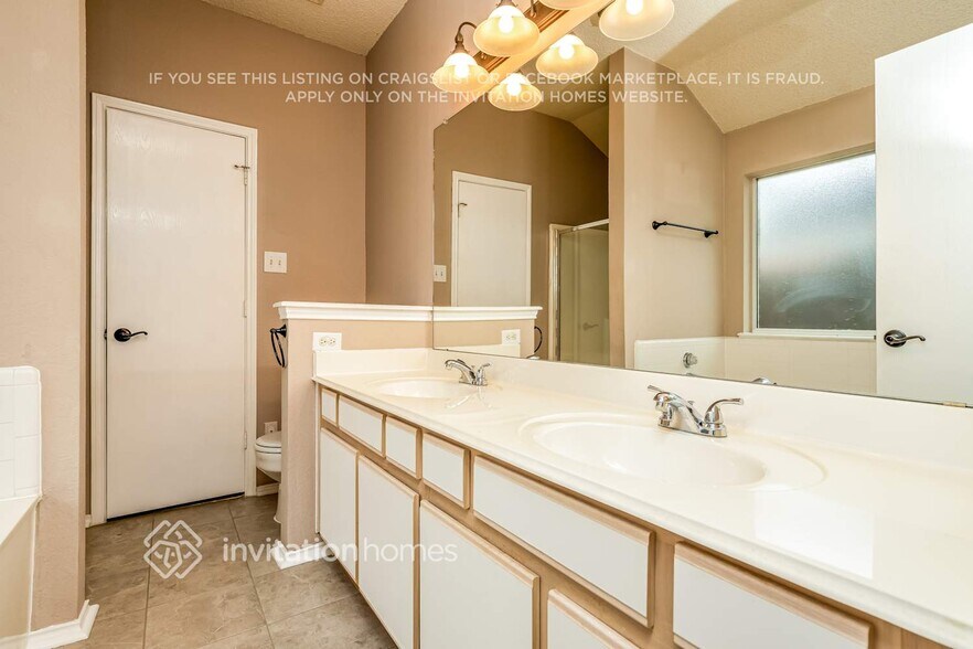 Building Photo - 1010 Barkridge Dr