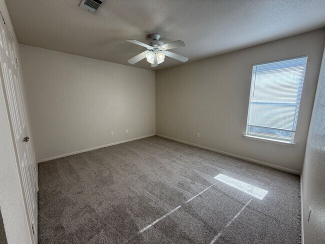 Building Photo - 4801 Lindsey Dr