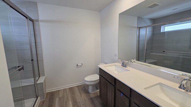 Building Photo - 450 Hathaway Ln