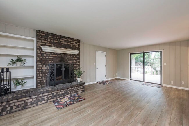 Building Photo - 8929 42 Ct