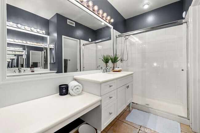 Building Photo - 205 Montana Del Lago Dr