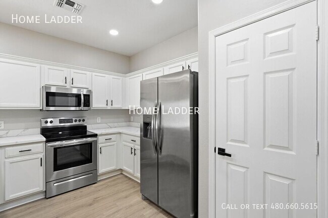 Building Photo - 2576 W Preserve Way