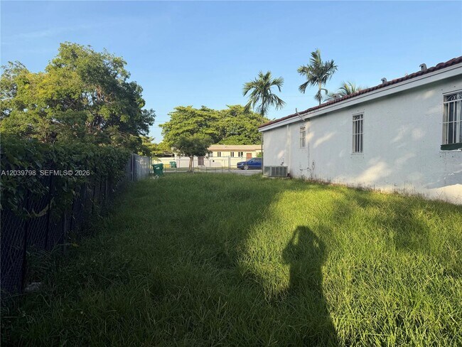 Building Photo - 17740 SW 103rd Ave