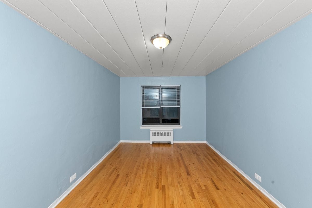 Building Photo - 1360 W Touhy Ave