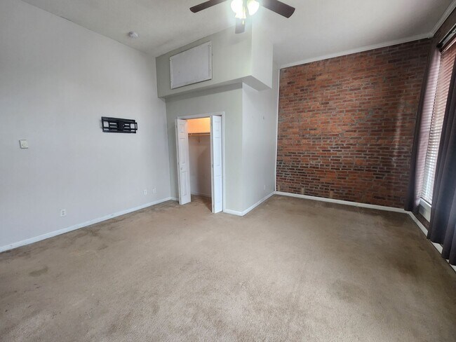 Building Photo - COTT 111