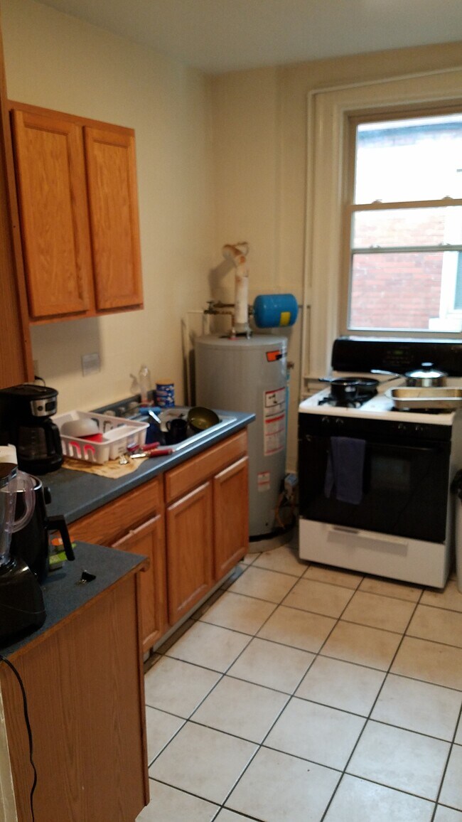 Kitchen - 341 S Bouquet St