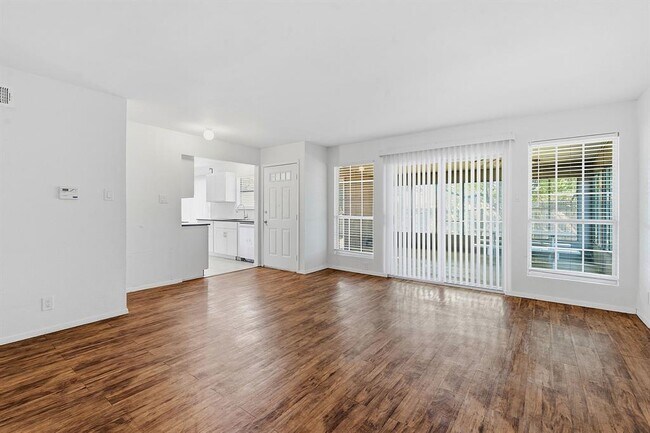 Building Photo - 2106 Lamplight Village Cir