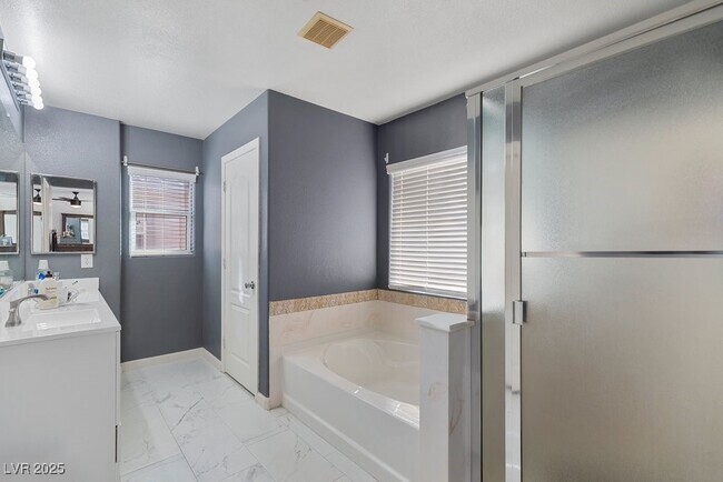 Building Photo - 6717 Yellowhammer Pl