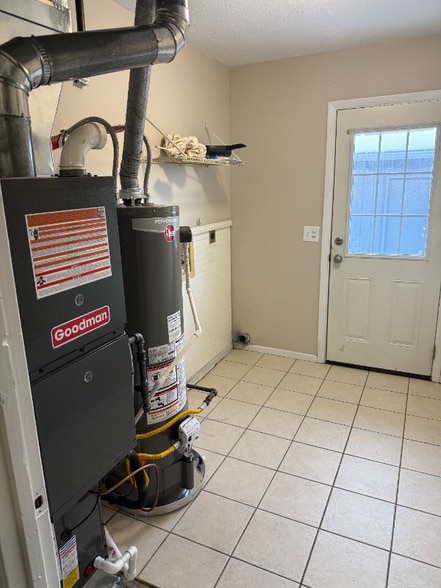 Building Photo - 1131 Redbluff Dr