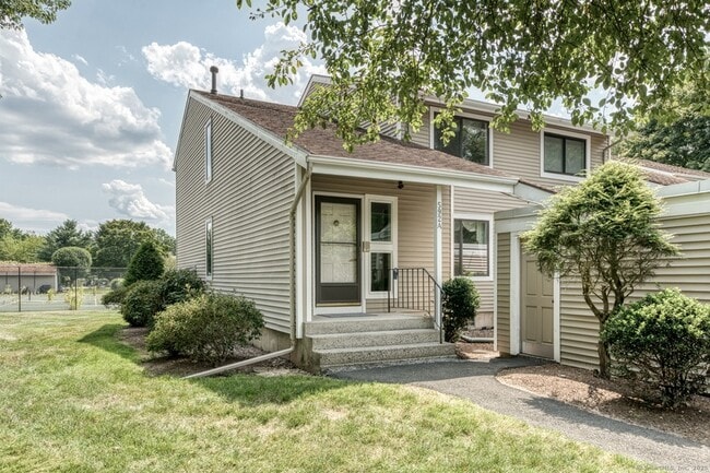 Primary Photo - 592 Mountain Rd