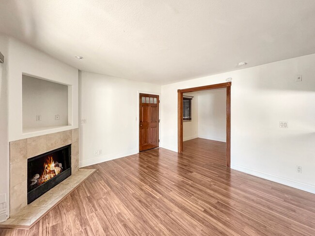 Building Photo - Gorgeous 1BD/1BA condo available for lease...