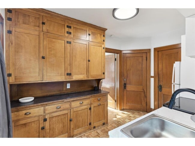 Building Photo - 955 17th Ave SE