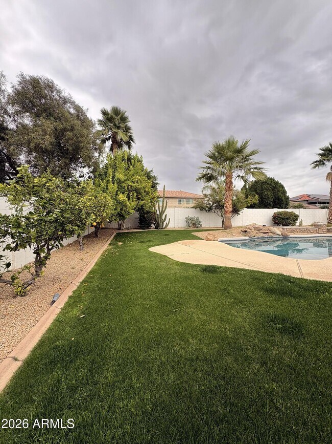 Building Photo - 13528 W Windsor Blvd