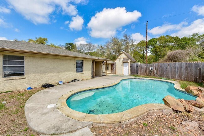 Building Photo - 16326 Cypress Bend Dr