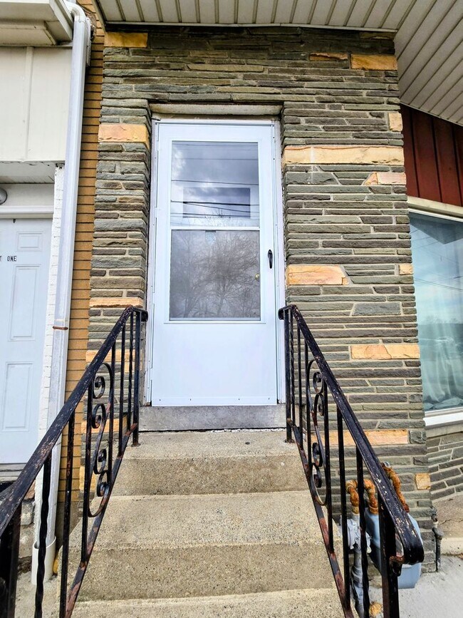 Building Photo - 419 Front St