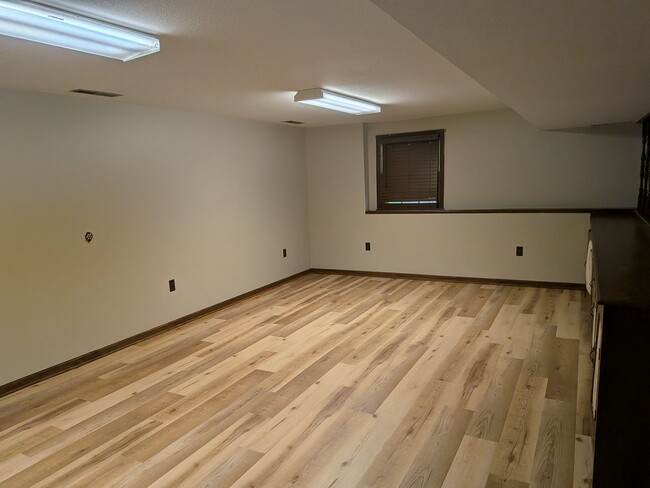 Building Photo - 2513 Lilac Dr
