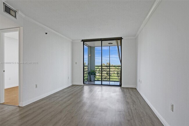 Building Photo - 1100 St Charles Pl