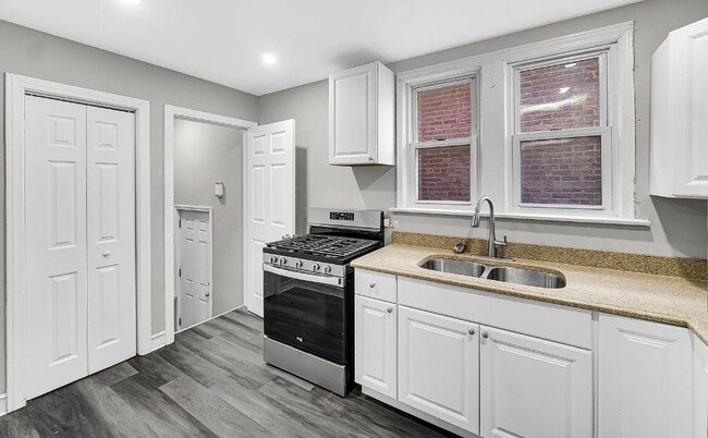 Building Photo - 8900 S Dauphin Ave