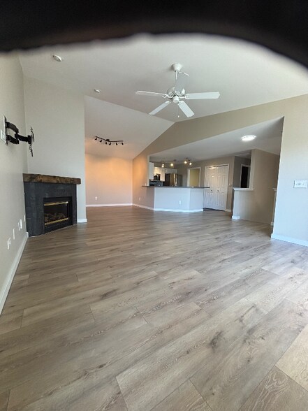 Building Photo - 51780 Adler Park Dr W