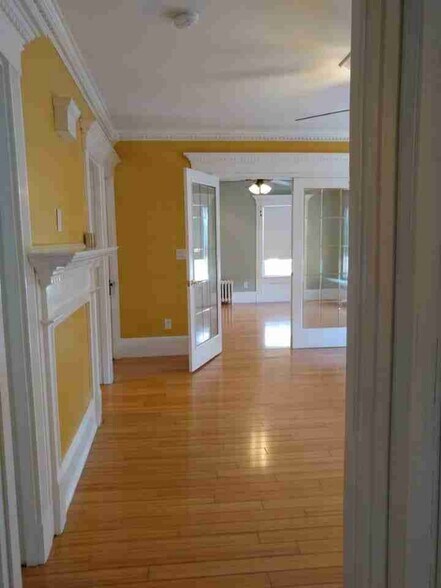 Primary Photo - 107 Ash St