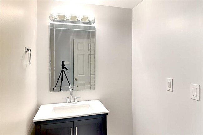 Building Photo - 3008 Montclair Cir SE