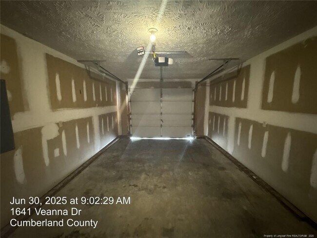 Building Photo - 1641 Veanna Dr