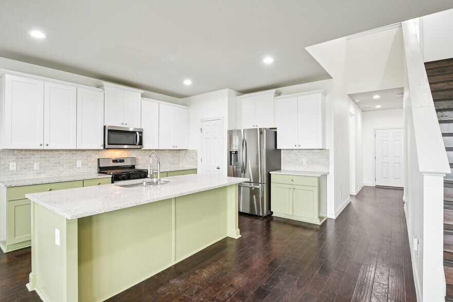 Building Photo - 7634 Leonardo Dr
