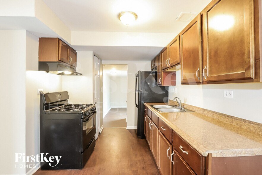 Building Photo - 803 Blackhawk Dr
