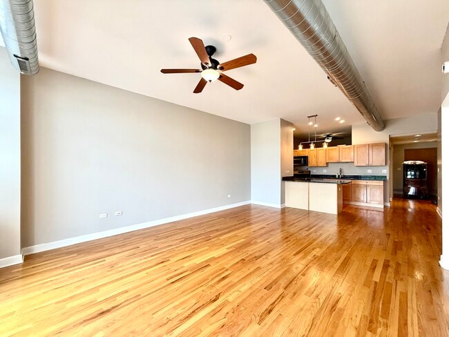 Building Photo - 837 S Western Ave