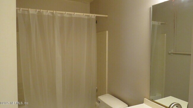 Building Photo - 1454 Gifford Ave