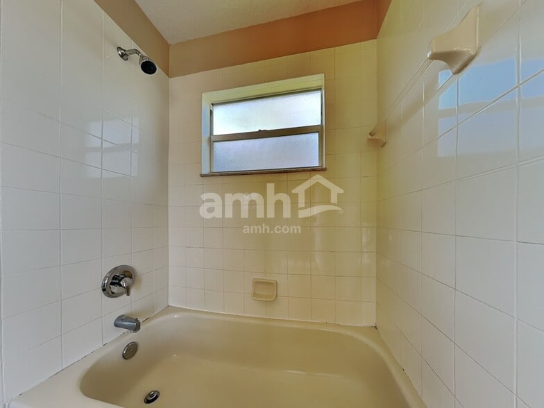 Building Photo - 1304 Emerald Hill Way