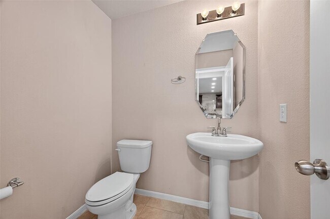 Building Photo - 3026 Village Creek Dr