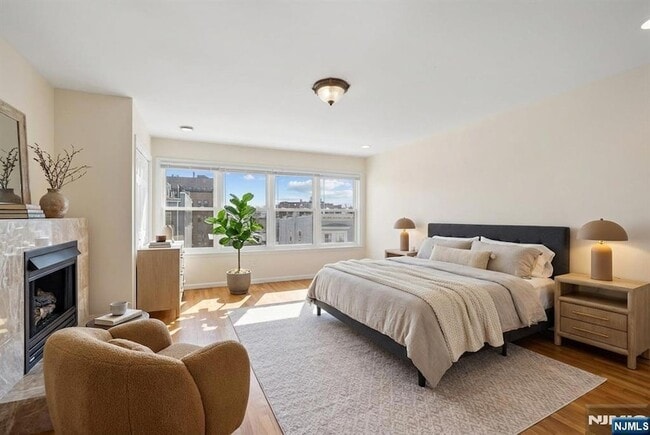 Building Photo - 364 New York Ave