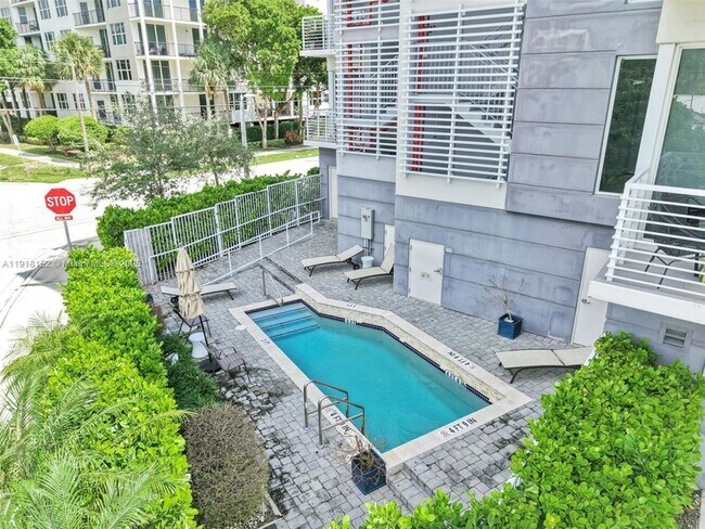 Building Photo - 1900 SE 2nd St