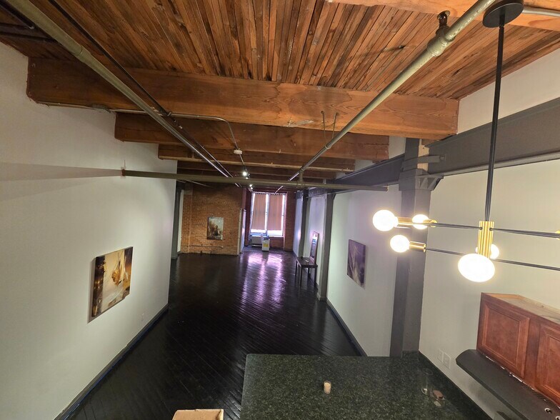 Building Photo - 743 Beaubien St