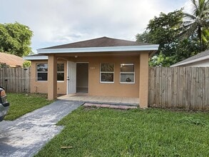 Building Photo - 785 SW 8th Terrace