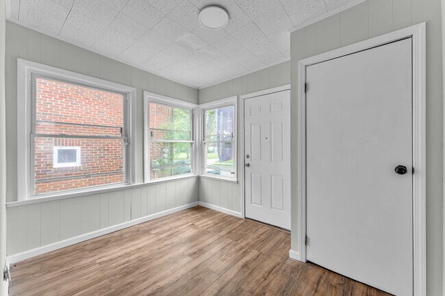 Building Photo - 647 N Delaware St