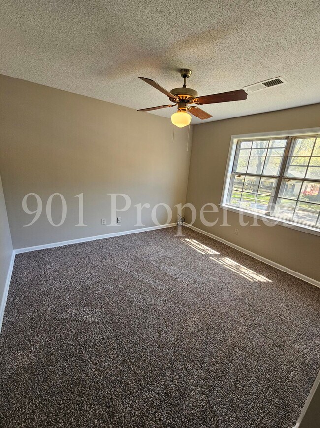 Building Photo - 2601 Camrose Cove