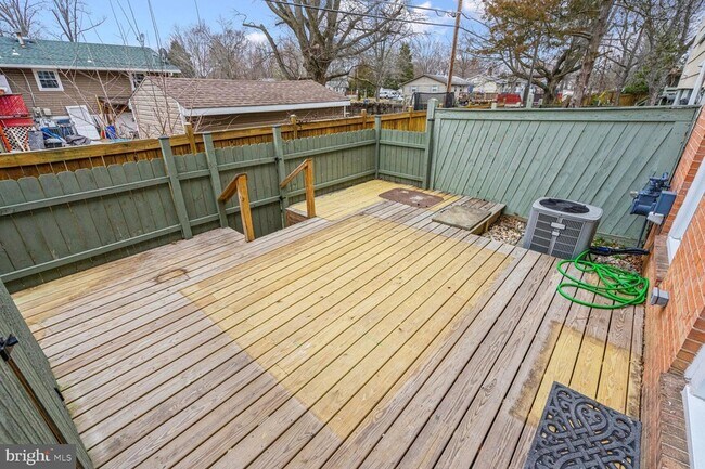 Building Photo - 8102 Pinelake Ct