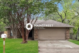 Building Photo - 3 Bedroom Pet-Friendly Home in Crowley, TX with Main Street Renewal